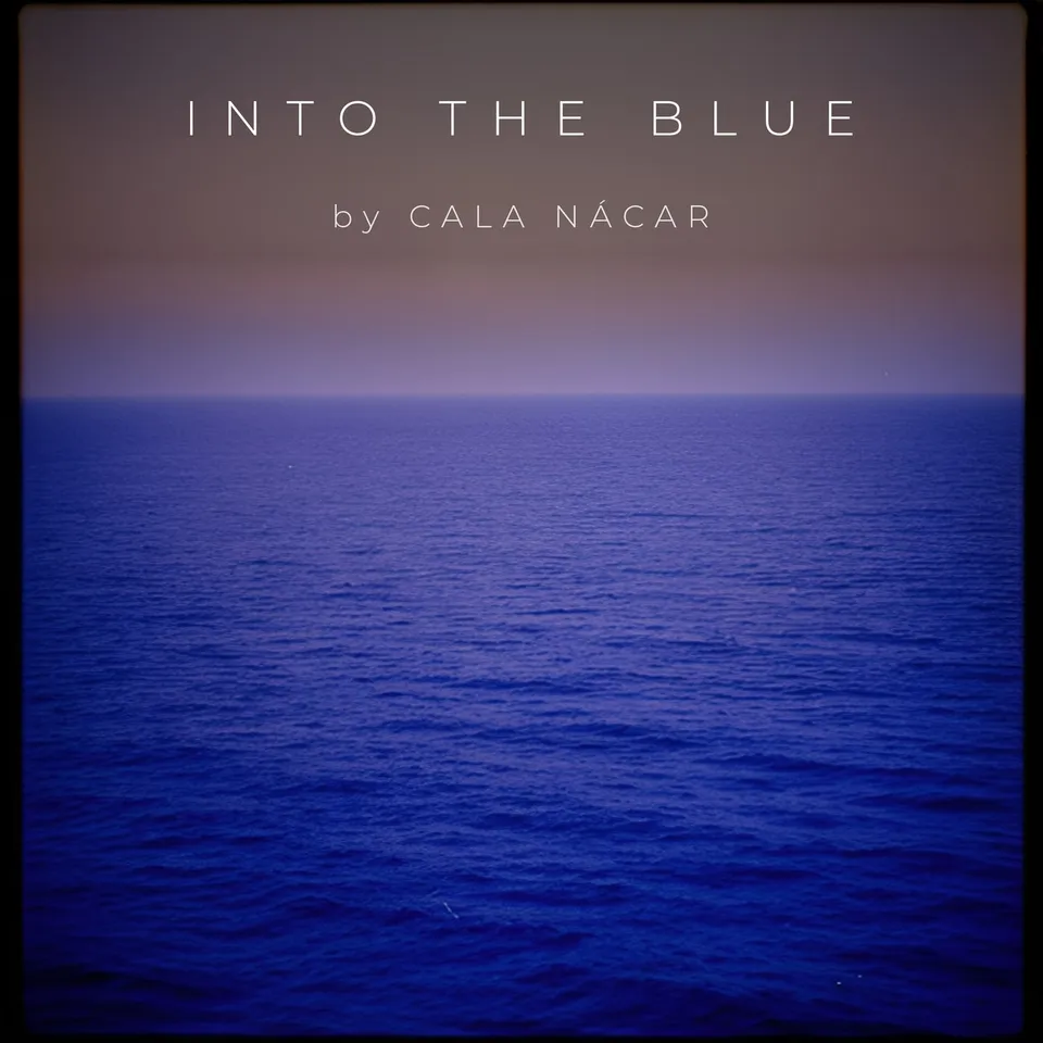 Kulit Into the Blue oleh Cala Nácar